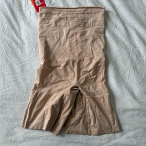 SPANX Nude High-Waisted Shapewear ONCORE High waisted mid thigh short